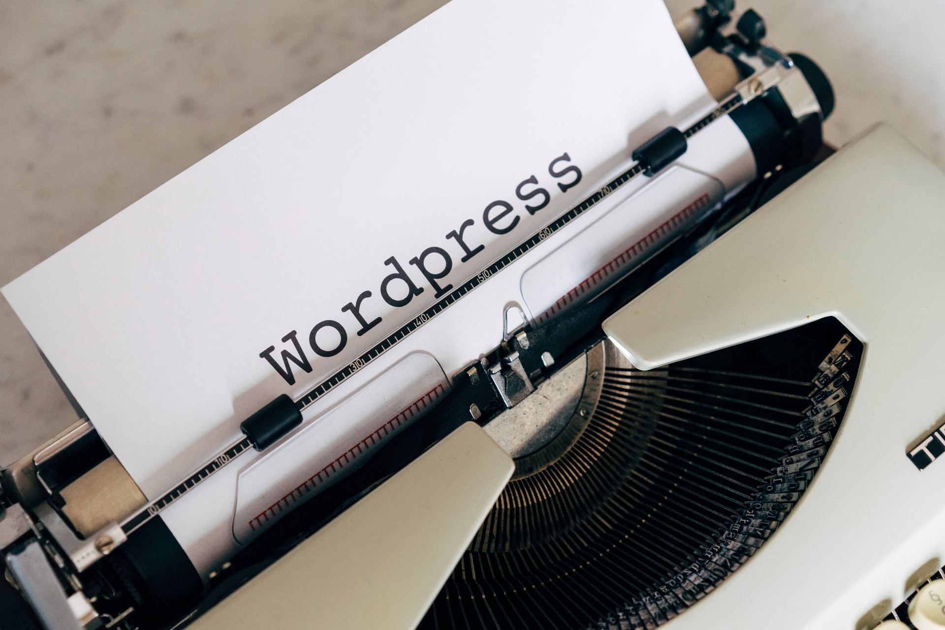 Wix vs WordPress: 5 Pros and Cons (Which one is better)
